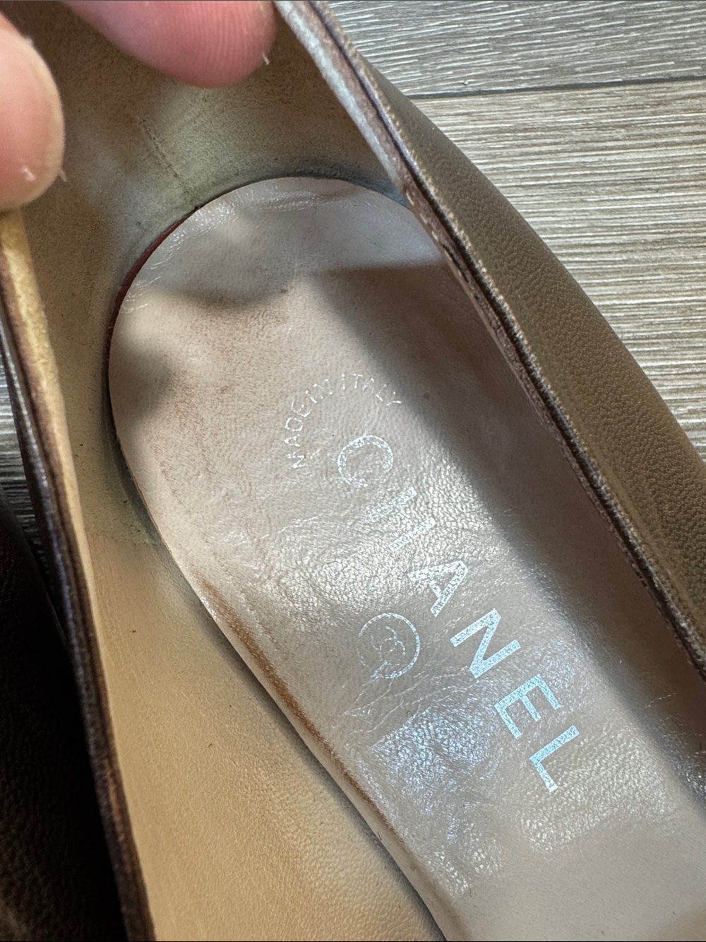 CHANEL Two-Tone Brown and Cream Leather Slip-On Loafers woman’s SZ 40 (h216) - Picture 5 of 9